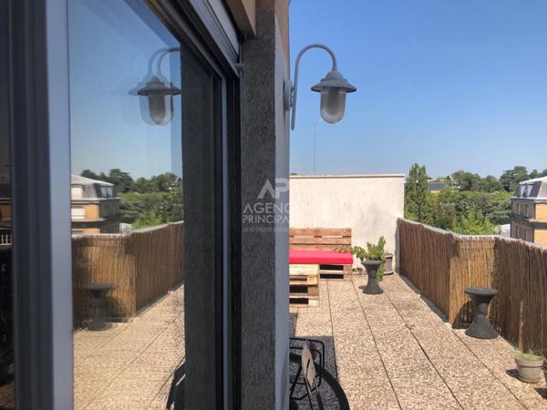 "Versailles Chantiers" 2 minutes de la gare "Chantiers" - Bel appartement meublé de 3 pièces avec terrasse et cave plein soleil! Loyer 1 863 €/mois charges comprises **  - Référence  19081