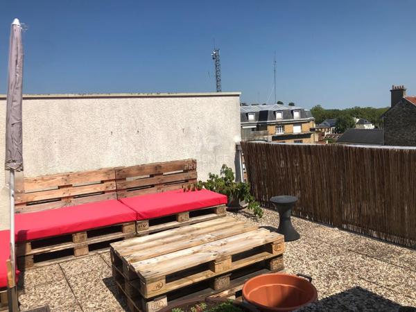 "Versailles Chantiers" 2 minutes de la gare "Chantiers" - Bel appartement meublé de 3 pièces avec terrasse et cave plein soleil! Loyer 1 863 €/mois charges comprises **  - Référence  19081