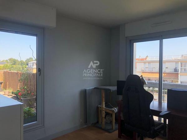 "Versailles Chantiers" 2 minutes de la gare "Chantiers" - Bel appartement meublé de 3 pièces avec terrasse et cave plein soleil! Loyer 1 863 €/mois charges comprises **  - Référence  19081
