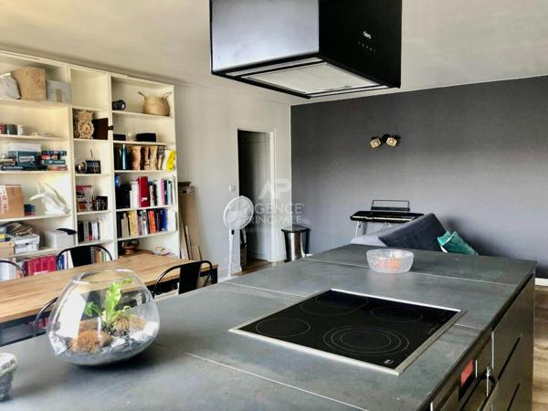 "Versailles Chantiers" 2 minutes de la gare "Chantiers" - Bel appartement meublé de 3 pièces avec terrasse et cave plein soleil! Loyer 1 863 €/mois charges comprises **  - Référence  19081