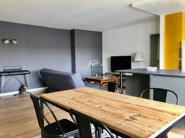 "Versailles Chantiers" 2 minutes de la gare "Chantiers" - Bel appartement meublé de 3 pièces avec terrasse et cave plein soleil! Loyer 1 863 €/mois charges comprises **  - Référence  19081
