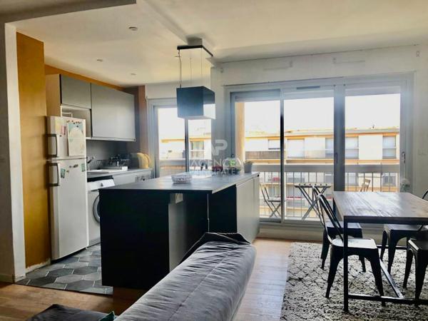 "Versailles Chantiers" 2 minutes de la gare "Chantiers" - Bel appartement meublé de 3 pièces avec terrasse et cave plein soleil! Loyer 1 863 €/mois charges comprises **  - Référence  19081