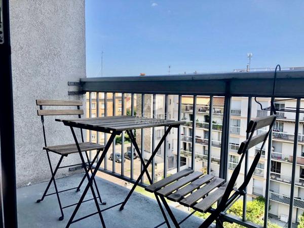 "Versailles Chantiers" 2 minutes de la gare "Chantiers" - Bel appartement meublé de 3 pièces avec terrasse et cave plein soleil! Loyer 1 863 €/mois charges comprises **  - Référence  19081