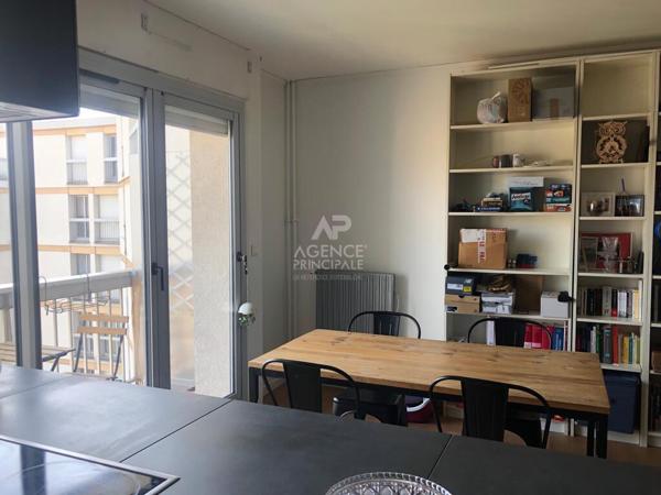 "Versailles Chantiers" 2 minutes de la gare "Chantiers" - Bel appartement meublé de 3 pièces avec terrasse et cave plein soleil! Loyer 1 863 €/mois charges comprises **  - Référence  19081