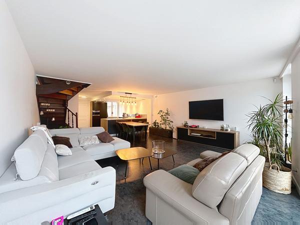 Appartement spacieux 5 pièces à vendre au dernier étage en centre-ville de Saint-Étienne