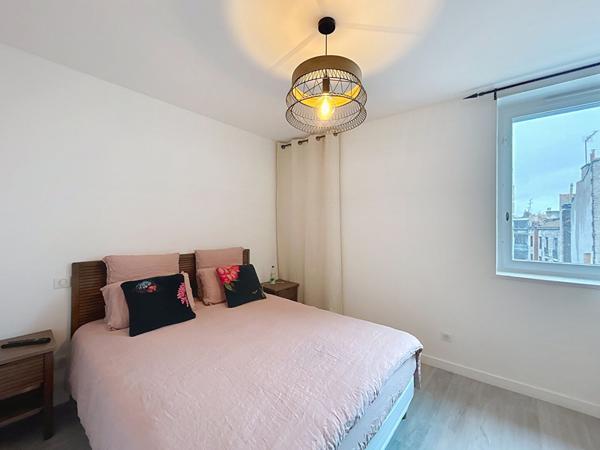 Appartement spacieux 5 pièces à vendre au dernier étage en centre-ville de Saint-Étienne