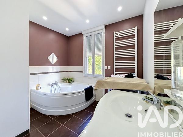 Immeuble à vendre 365 m² Montguyon