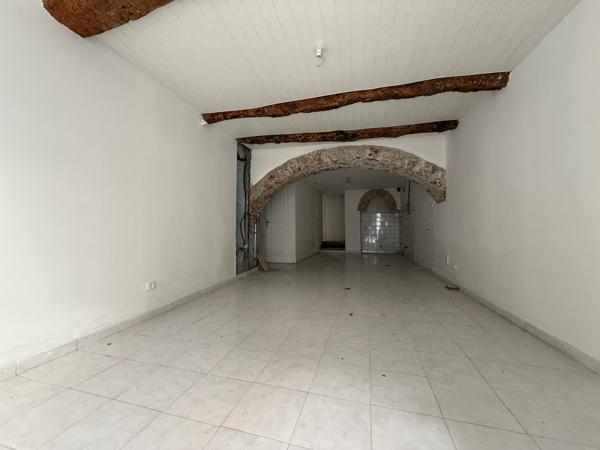 Lodève (34700) Appartement de 73 m² en RDC avec petite cour privative