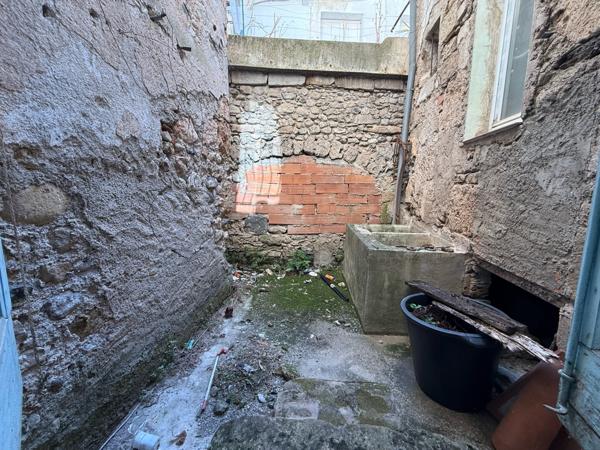 Lodève (34700) Appartement de 73 m² en RDC avec petite cour privative