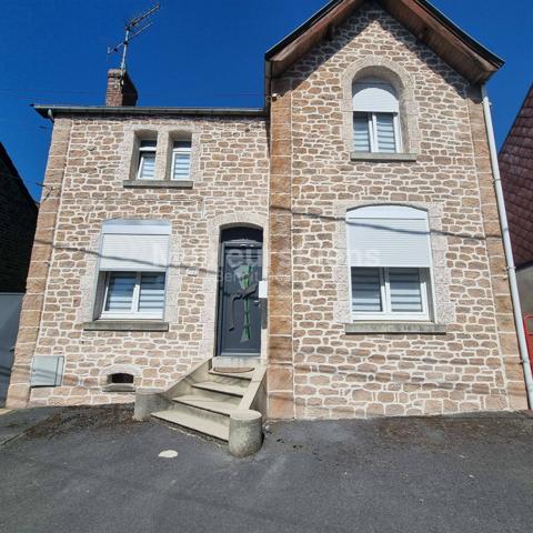 Belle Maison Rénovée, Individuelle, de 133 m2, située en centre ville et dans une rue calme ! La campagne en Ville