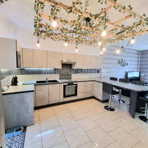 Belle Maison Rénovée, Individuelle, de 133 m2, située en centre ville et dans une rue calme ! La campagne en Ville