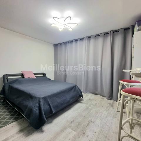 Belle Maison Rénovée, Individuelle, de 133 m2, située en centre ville et dans une rue calme ! La campagne en Ville