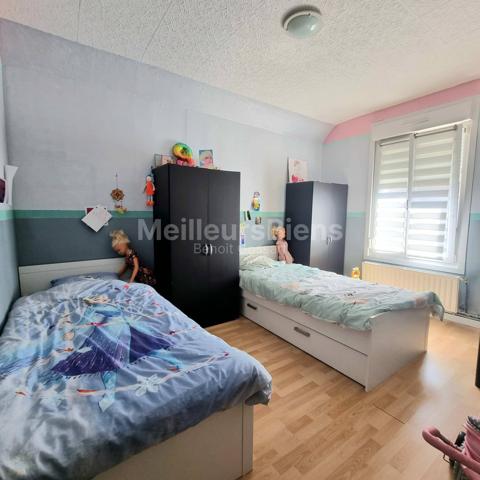 Belle Maison Rénovée, Individuelle, de 133 m2, située en centre ville et dans une rue calme ! La campagne en Ville