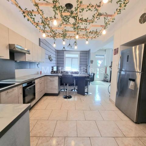 Belle Maison Rénovée, Individuelle, de 133 m2, située en centre ville et dans une rue calme ! La campagne en Ville