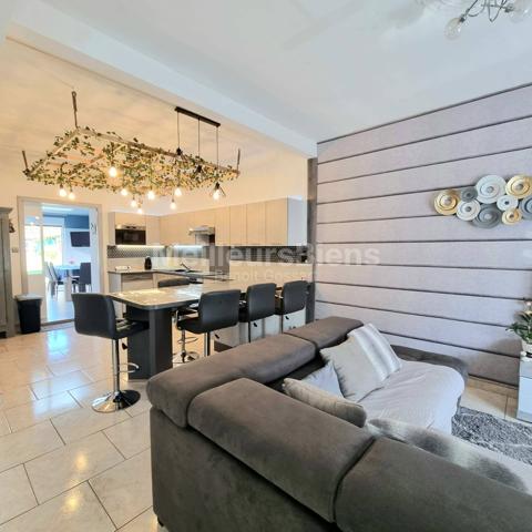 Belle Maison Rénovée, Individuelle, de 133 m2, située en centre ville et dans une rue calme ! La campagne en Ville