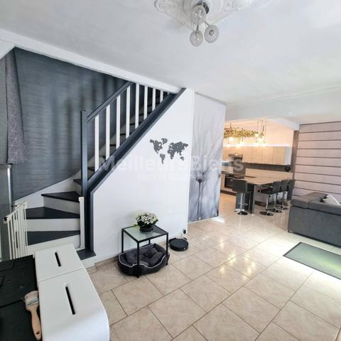 Belle Maison Rénovée, Individuelle, de 133 m2, située en centre ville et dans une rue calme ! La campagne en Ville