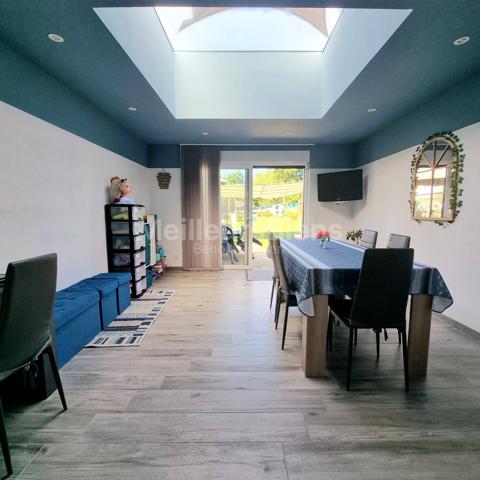 Belle Maison Rénovée, Individuelle, de 133 m2, située en centre ville et dans une rue calme ! La campagne en Ville