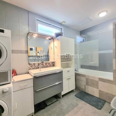 Belle Maison Rénovée, Individuelle, de 133 m2, située en centre ville et dans une rue calme ! La campagne en Ville