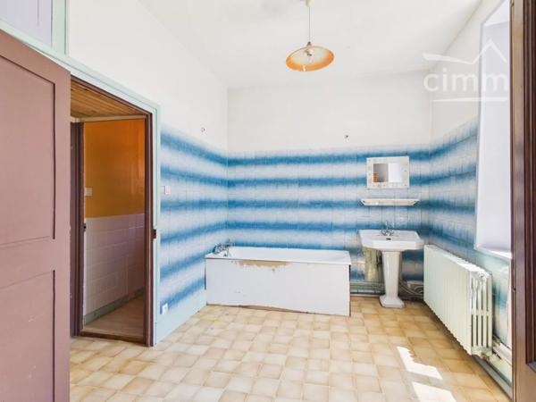 SOUS OFFRE : Maison de Maître du début du XXe siècle – 146 m² habitables, dépendances et potentiel d'aménagement