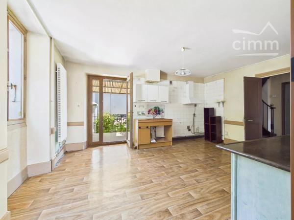 SOUS OFFRE : Maison de Maître du début du XXe siècle – 146 m² habitables, dépendances et potentiel d'aménagement