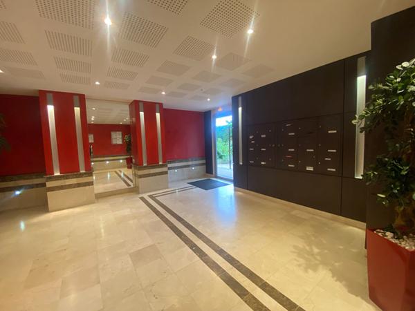 Appartement Craponne 97.61 m2 comprenant 4 pièces, 3 chambres dont suite parentale avec dressing