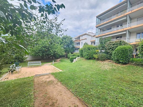 Appartement Craponne 97.61 m2 comprenant 4 pièces, 3 chambres dont suite parentale avec dressing