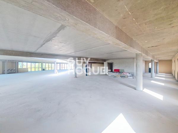 Local Commercial de 725 m² à louer avec 10 places de stationnement