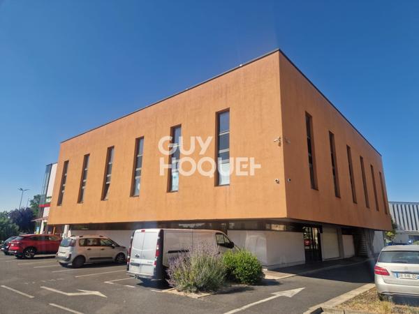 Local Commercial de 725 m² à louer avec 10 places de stationnement