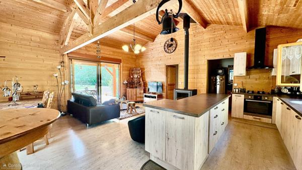 Maison Bois ,alliant cachet et sérénité, à Neuvic