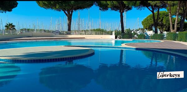 Appartement Port Camargue 20 m2 - Piscine -  1 place parking - 1 cave