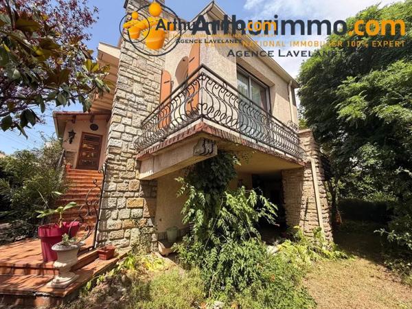 Vente                                                      Maison
                        
                     8 pièces                      187 m2                     à Lavelanet