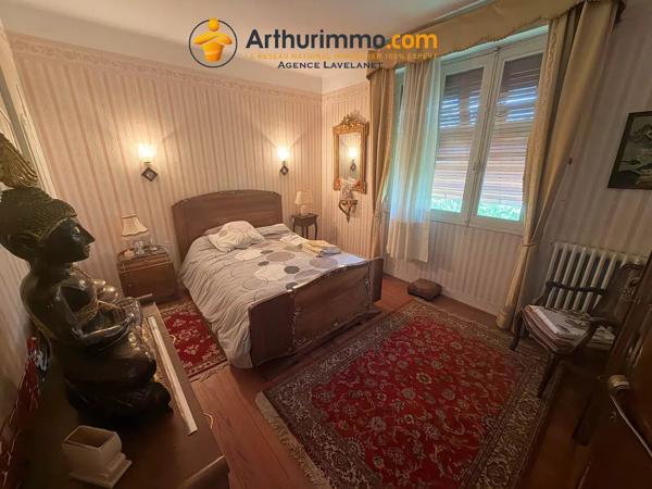 Vente                                                      Maison
                        
                     8 pièces                      187 m2                     à Lavelanet