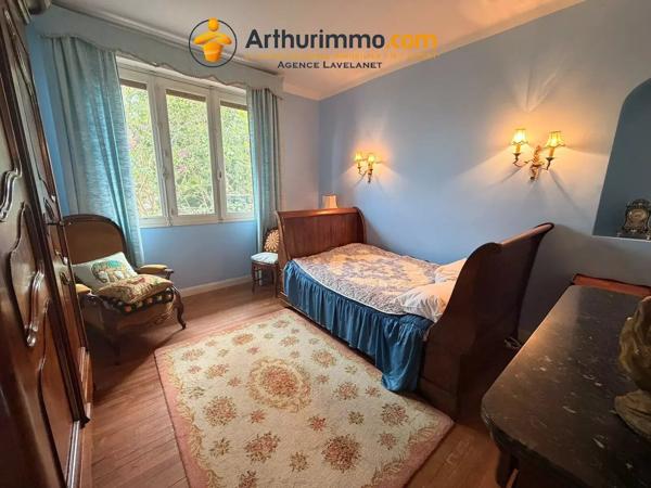 Vente                                                      Maison
                        
                     8 pièces                      187 m2                     à Lavelanet