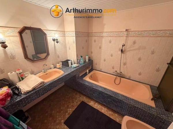 Vente                                                      Maison
                        
                     8 pièces                      187 m2                     à Lavelanet