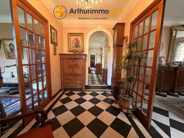 Vente                                                      Maison
                        
                     8 pièces                      187 m2                     à Lavelanet