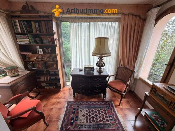 Vente                                                      Maison
                        
                     8 pièces                      187 m2                     à Lavelanet