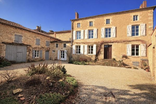 PRIX BAISSÉ - Élégante Maison de Maître, vastes dépendances, jardin, proximité des commerces Champagne mouton