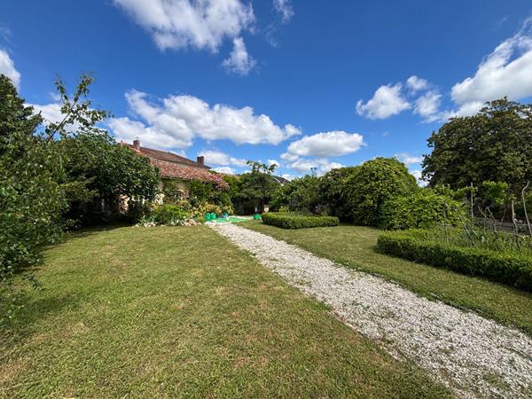 PRIX BAISSÉ - Élégante Maison de Maître, vastes dépendances, jardin, proximité des commerces Champagne mouton