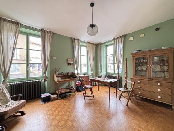 PRIX BAISSÉ - Élégante Maison de Maître, vastes dépendances, jardin, proximité des commerces Champagne mouton