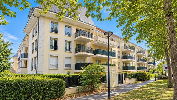 Appartement Vaureal F2 de 40 m2 avec balcon et 1 place de parking en sous sol.