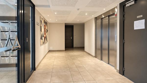 Appartement Vaureal F2 de 40 m2 avec balcon et 1 place de parking en sous sol.