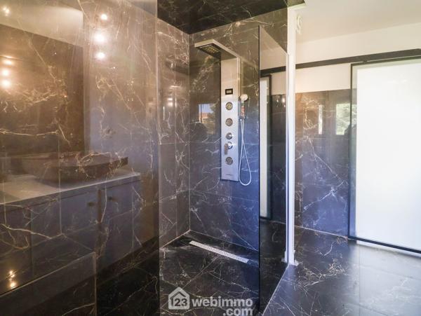 Appartement 93 m² à Marseille 13009