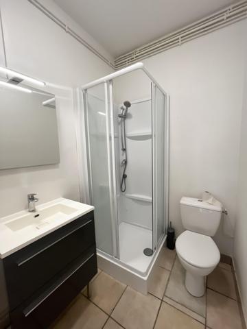 Studio
                                                                                                                                                                                                                                                                                                                        1 pièce(s)                                                                                                                                                                                                                                                                                                                              22.9  m²