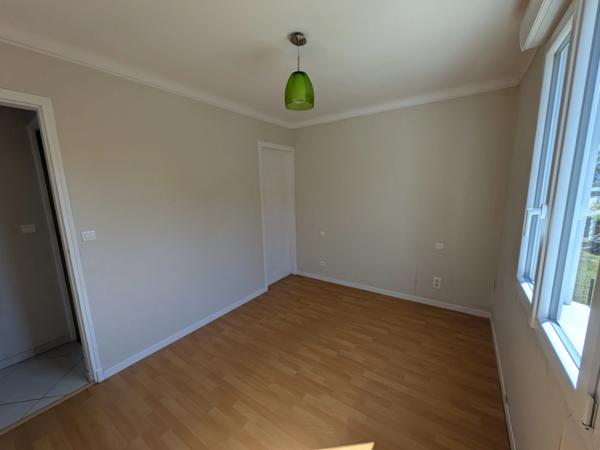 NEULLIAC MAISON EN REZ DE CHAUSSEE SURELEVE de 73m² 3 PIECES PARCELLE DE 1231m² EN PARTIE CONSTRUCTIBLE