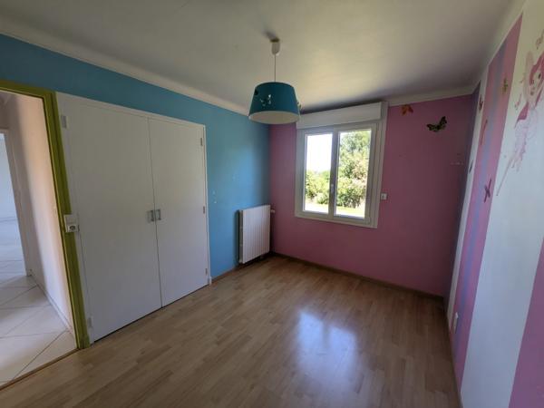 NEULLIAC MAISON EN REZ DE CHAUSSEE SURELEVE de 73m² 3 PIECES PARCELLE DE 1231m² EN PARTIE CONSTRUCTIBLE