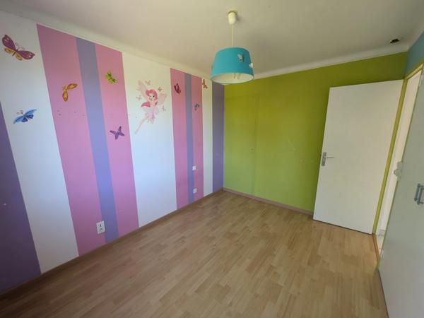 NEULLIAC MAISON EN REZ DE CHAUSSEE SURELEVE de 73m² 3 PIECES PARCELLE DE 1231m² EN PARTIE CONSTRUCTIBLE