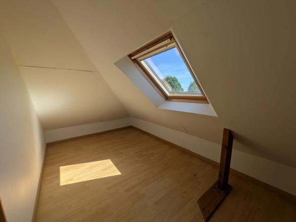 NEULLIAC MAISON EN REZ DE CHAUSSEE SURELEVE de 73m² 3 PIECES PARCELLE DE 1231m² EN PARTIE CONSTRUCTIBLE
