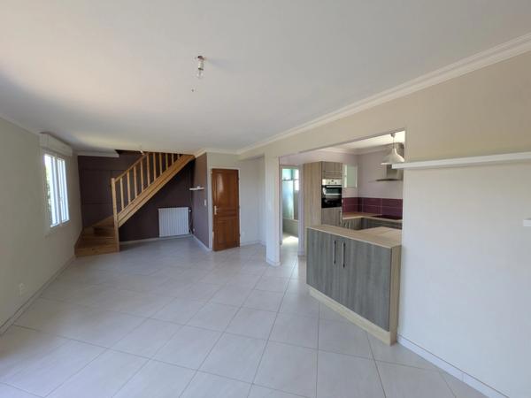 NEULLIAC MAISON EN REZ DE CHAUSSEE SURELEVE de 73m² 3 PIECES PARCELLE DE 1231m² EN PARTIE CONSTRUCTIBLE
