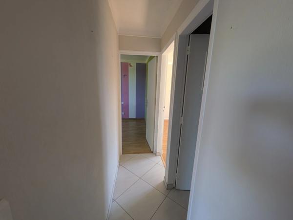 NEULLIAC MAISON EN REZ DE CHAUSSEE SURELEVE de 73m² 3 PIECES PARCELLE DE 1231m² EN PARTIE CONSTRUCTIBLE