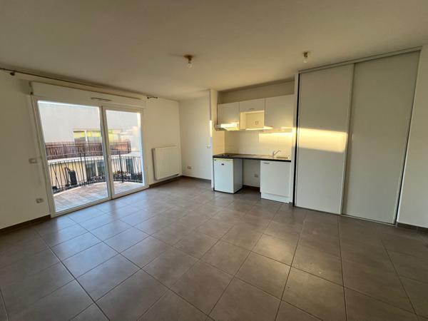 Appartement T2 avec garage fermé en sous-sol. Emplacement idéal!